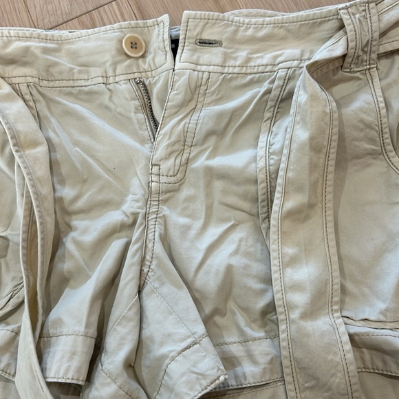 Club Monaco women’s beige shorts. size 2. 100% cotton - Picture 5 of 7